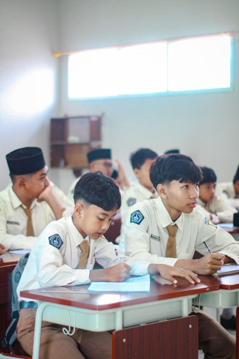 Matsada Bekali Siswa Kelas 8 dan 9 dengan Short Course Matematika