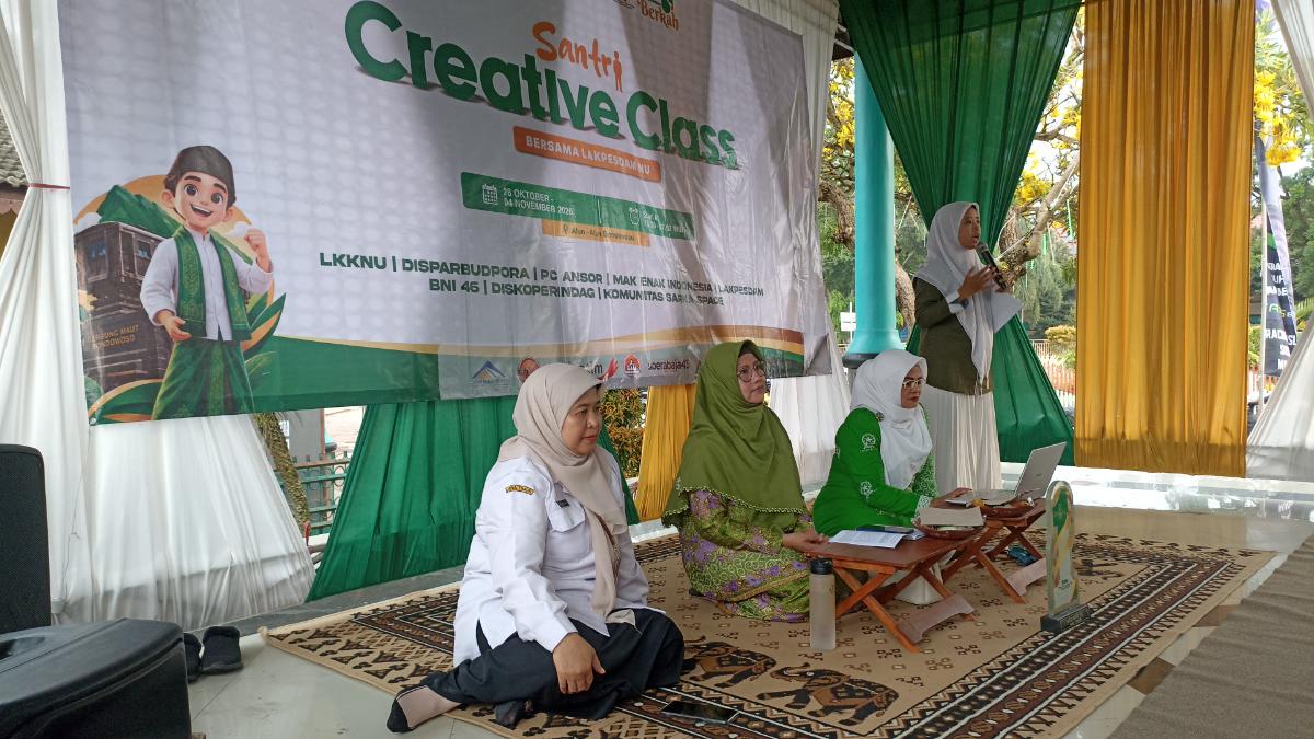 Galeri Delegasi MTsN 2 Bondowoso Semarakkan Podcast Dialog Lintas Generasi Nahdliyin dalam NU Creative Class 2