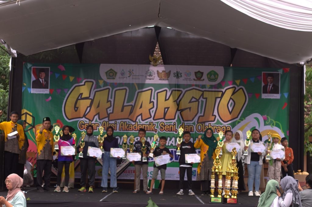 Acara Puncak Galaksio: Perayaan Harlah ke-43 MTsN 8 Banyuwangi