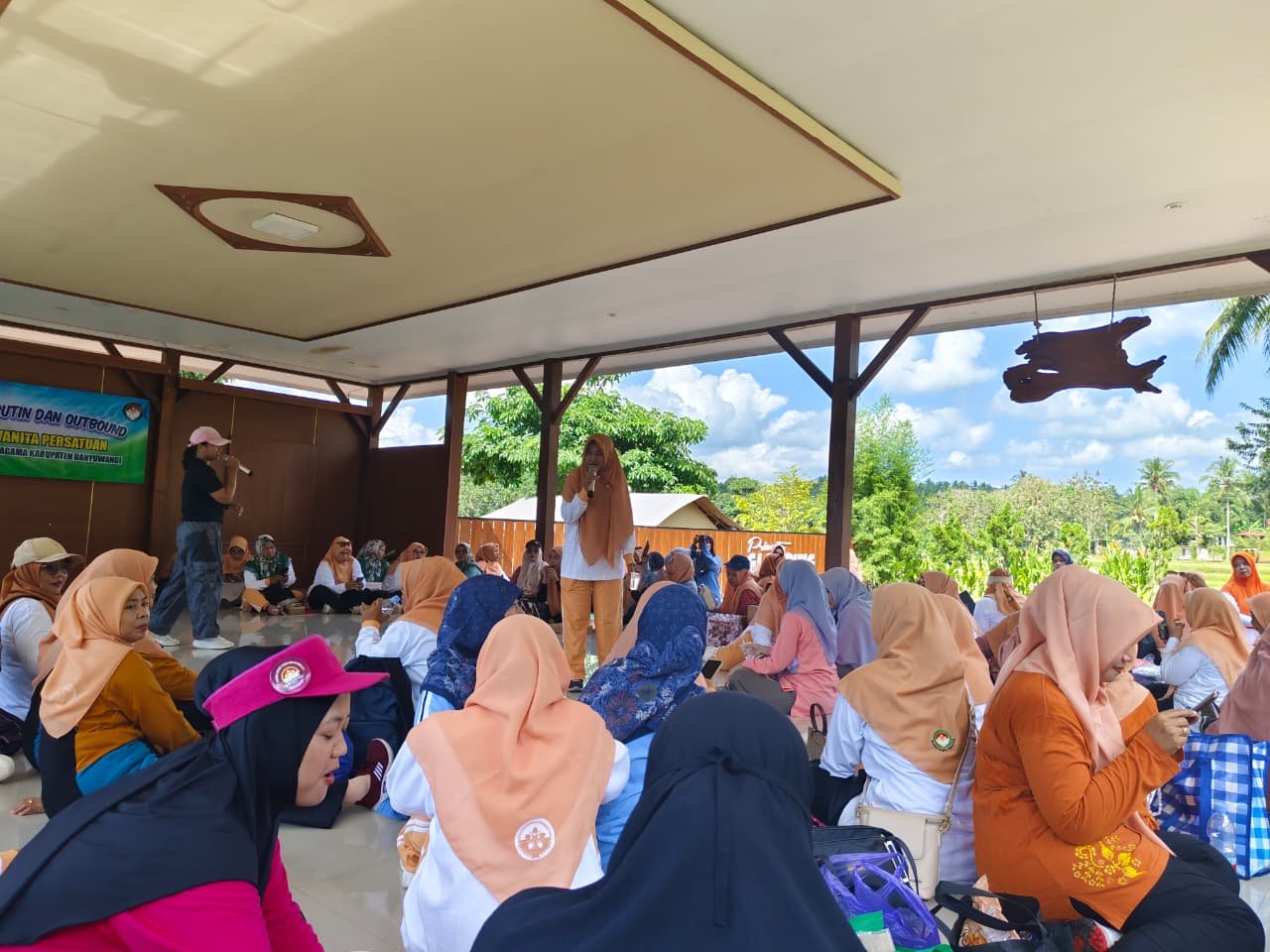 ​Dari Senam hingga Sosialisasi UU KDRT, DWP UP MAN 3 Banyuwangi Antusias Ikuti Pertemuan Rutin