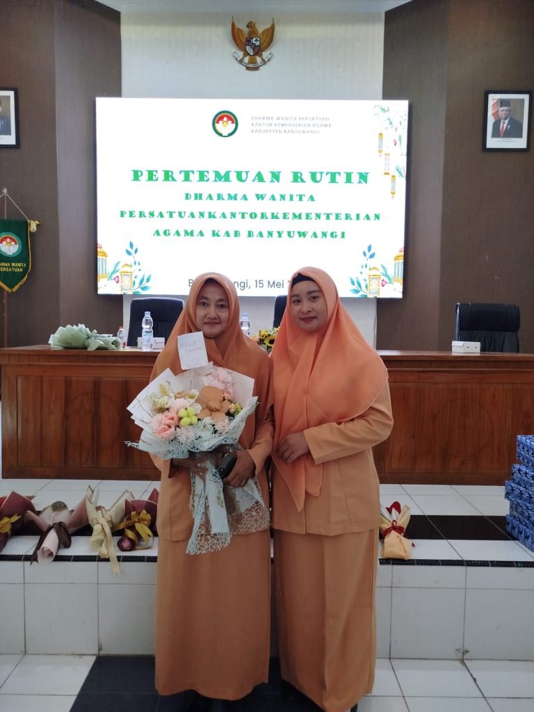 DWP UP MTsN 8 Banyuwangi menghadiri pertemuan rutin DWP Kemenag Kab. Banyuwangi