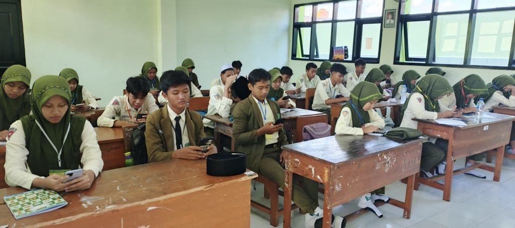Hari Terakhir Asesmen Sumatif Akhir Tahun Kelas 9 MTsN 8 Banyuwangi Berlangsung Lancar