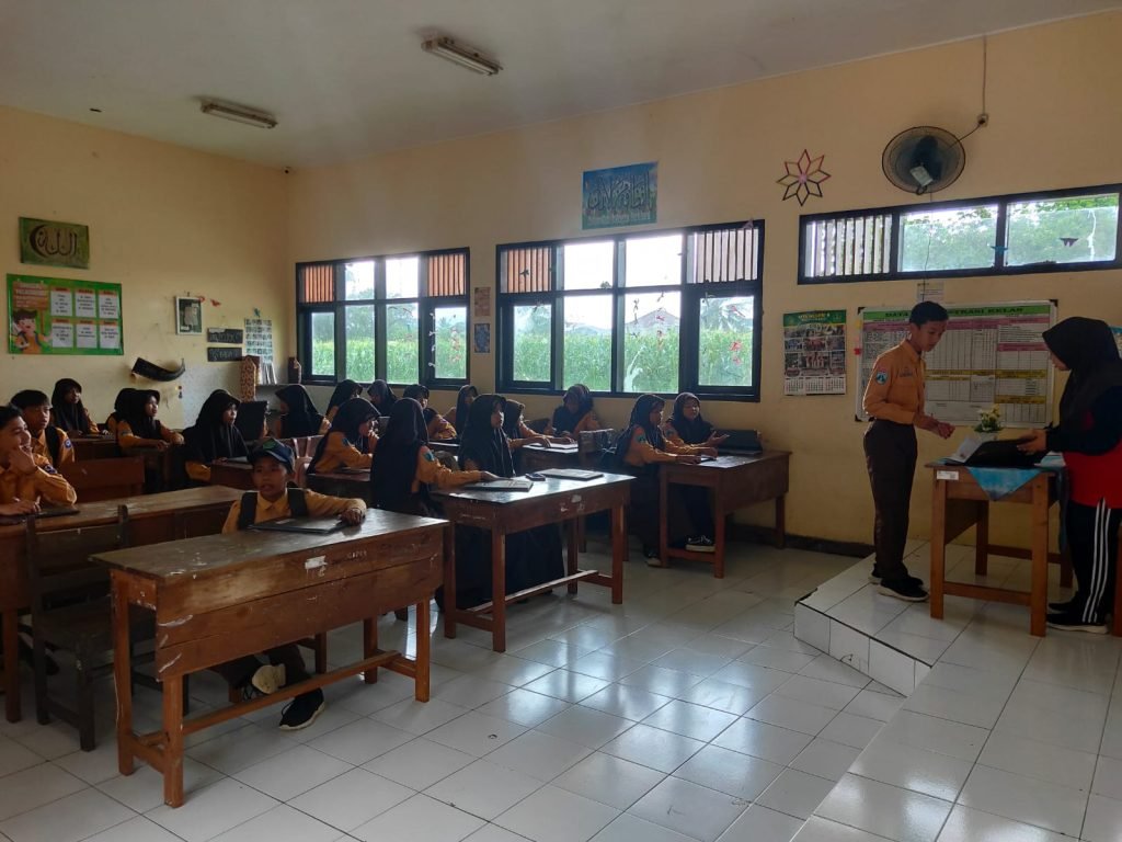 Hari Terakhir Sekolah Sebelum Libur Semester Ganjil di MTsN 8 Banyuwangi