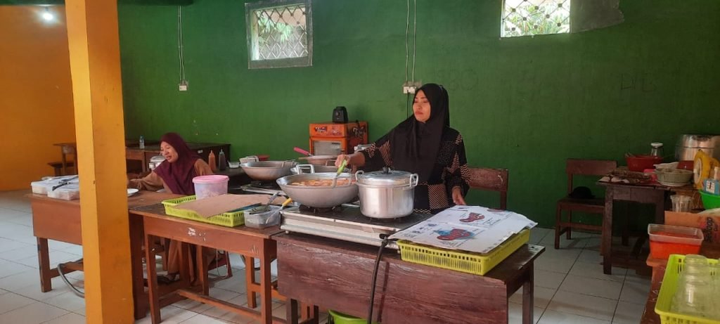 Kantin Sehat, Siswa Sehat: Upaya MTsN 8 Banyuwangi dalam Meningkatkan Gizi Anak Didik
