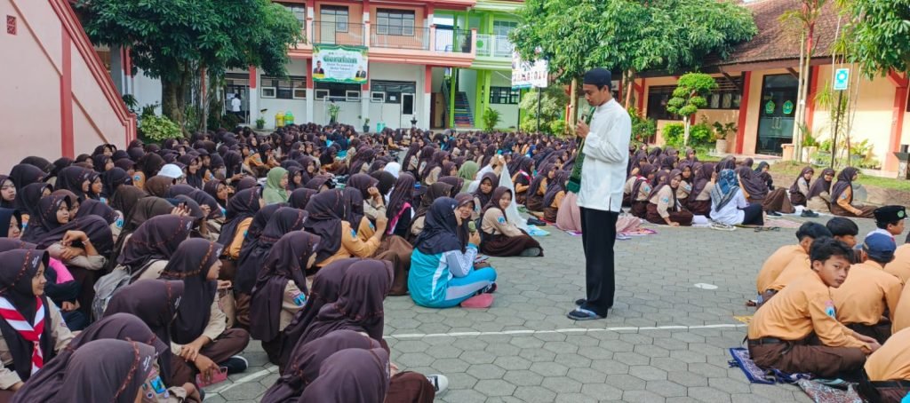 Kegiatan Gemar Bahasa Asing (GERBANG) di MTsN 8 Banyuwangi: Tema "هواية"