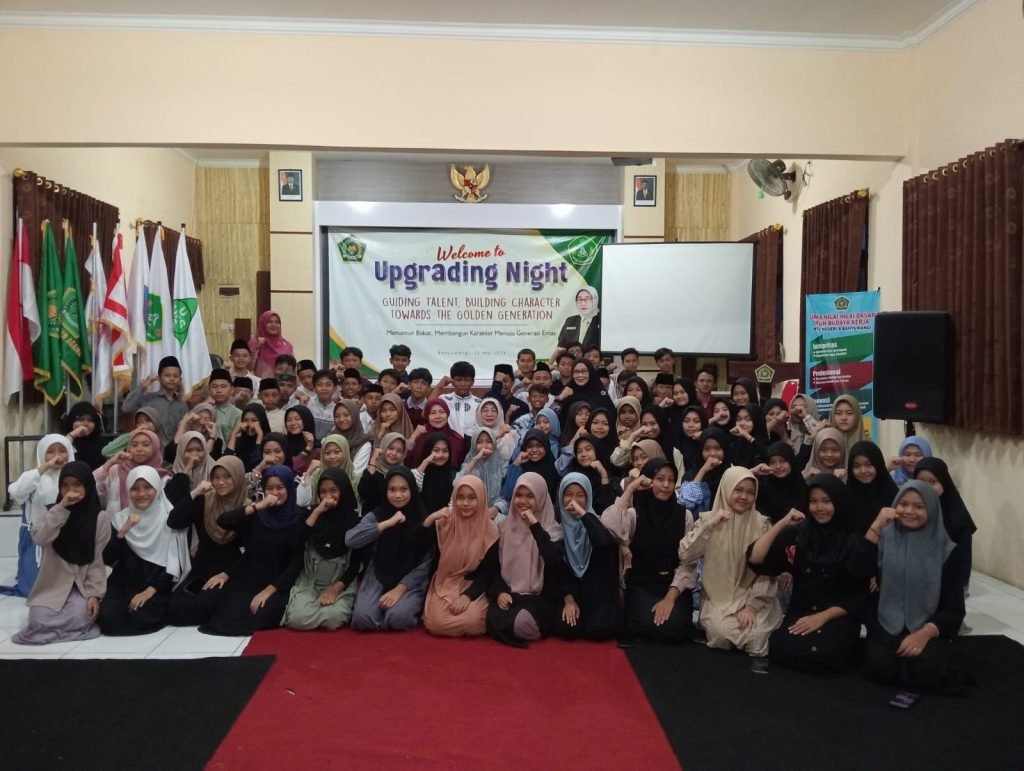 Kegiatan upgrading night guiding talent, building character toward the golden generation MTsN 8 Banyuwangi