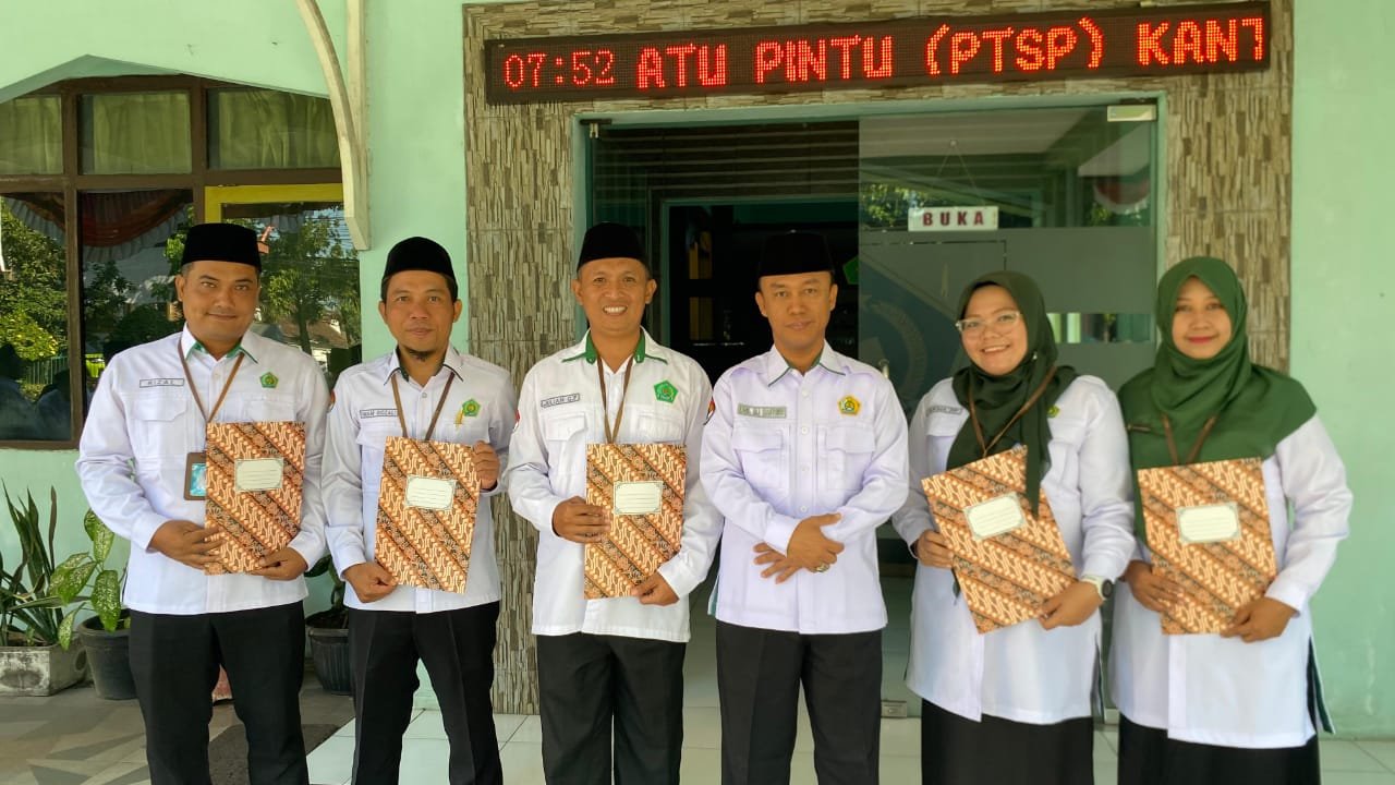 Level Up! Lima Guru Matsada Raih Gelar Akademik dan Pangkat Baru