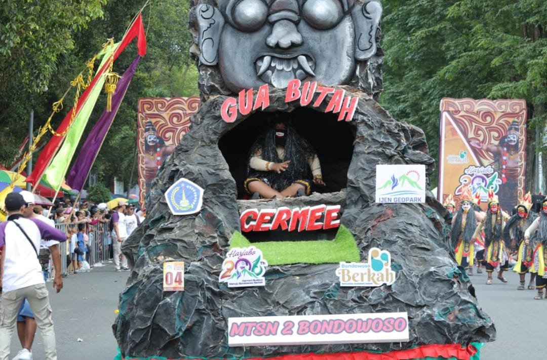 Matsada Gaungkan Budaya Bondowoso di Pawai Pelajar