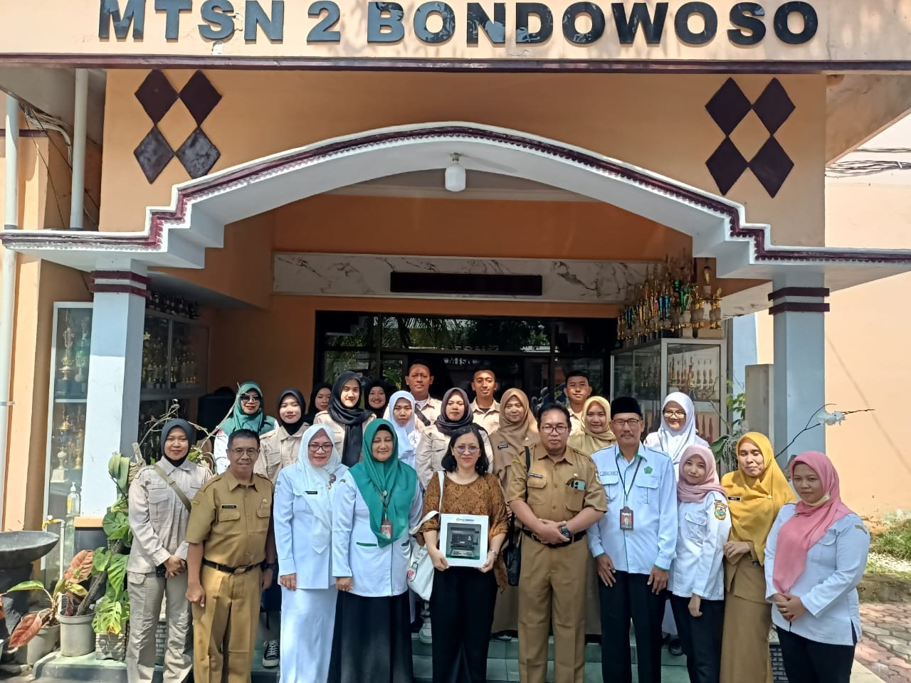 Monev MBG dari UNICEF di MTsN 2 Bondowoso