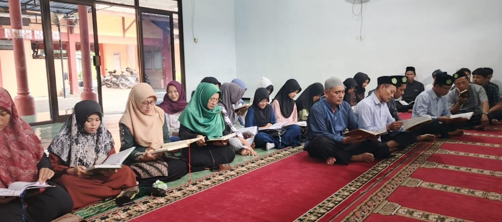 MTsN 8 Banyuwangi Berpartisipasi dalam Khataman Quran Indonesia yang Diselenggarakan Kemenag RI