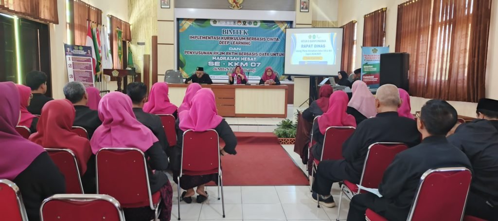 MTsN 8 Banyuwangi Gelar Rapat Dinas Sidang Pleno Kenaikan Kelas Tahun Pelajaran 2024/2025