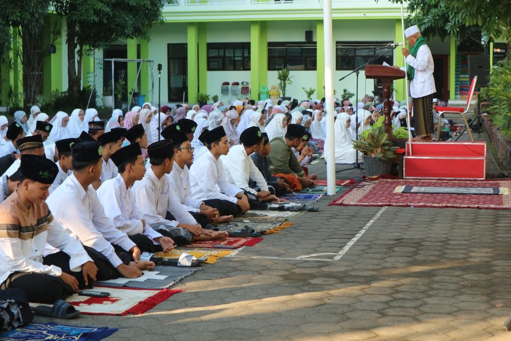 MTsN 8 Banyuwangi Gelar Salat Idul Adha dan Penyembelihan Hewan Kurban