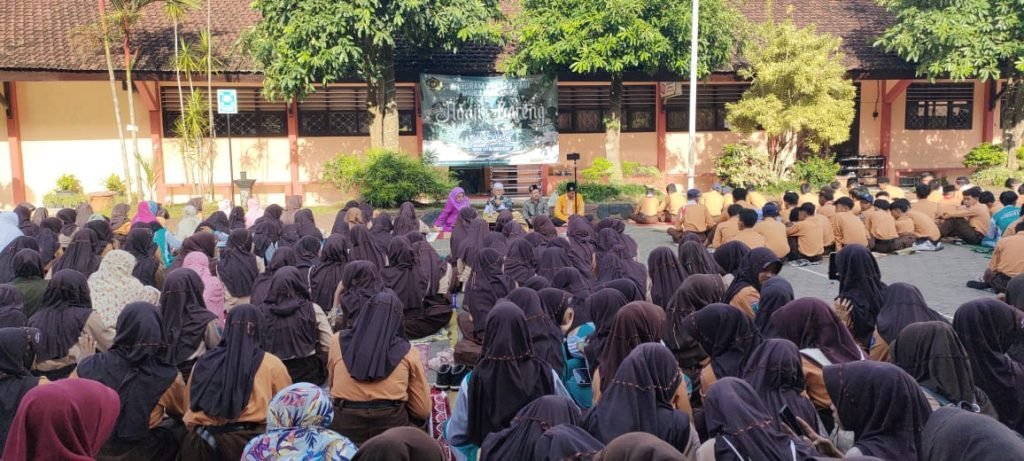 Ngaji Bareng di MTsN 8 Banyuwangi Bertema Keutamaan Bulan Rajab