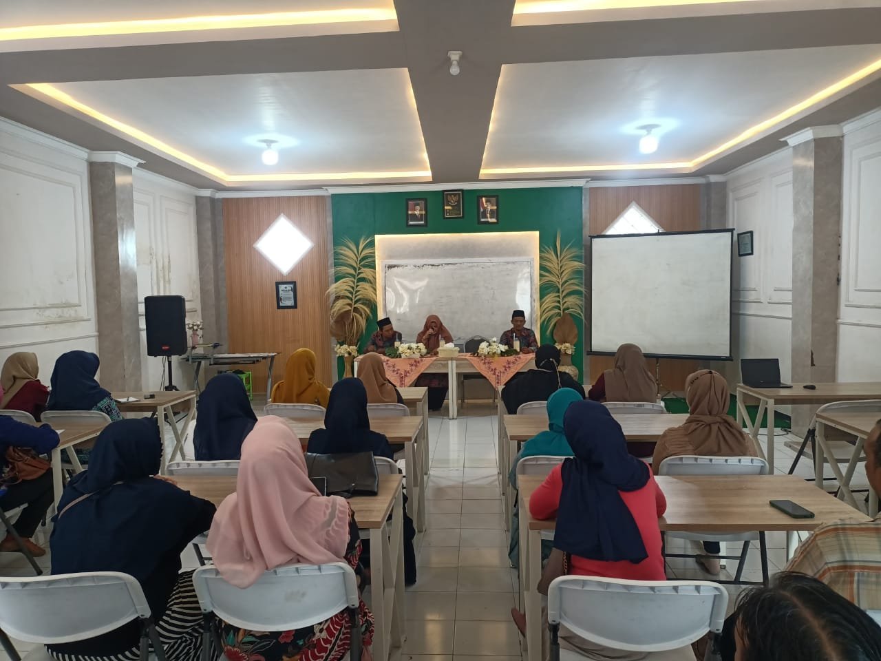 ​Orang Tua Calon Siswa Baru Jalur Prestasi Penuhi undangan MTsN 2 Bondowoso