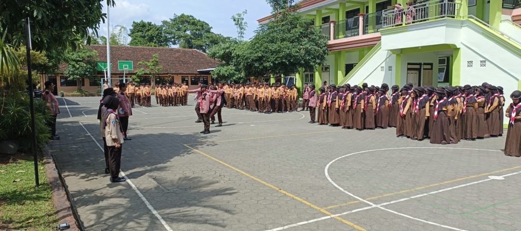 Peran Penting Kegiatan Pramuka dalam Membentuk Kedisiplinan dan Sifat Kepemimpinan pada Siswa