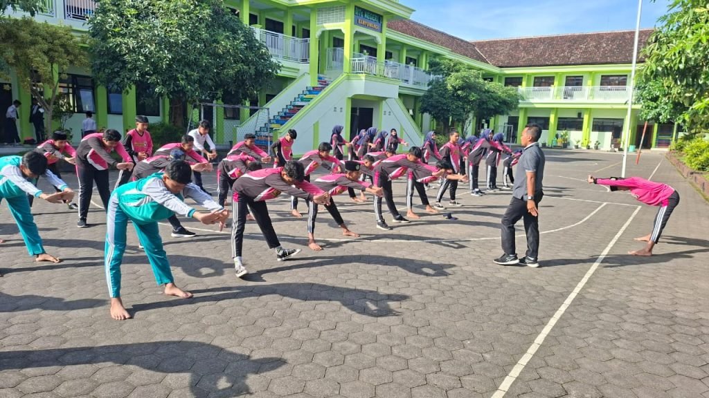 Seimbang antara Otak dan Otot: PJOK sebagai Bagian dari Pendidikan Karakter