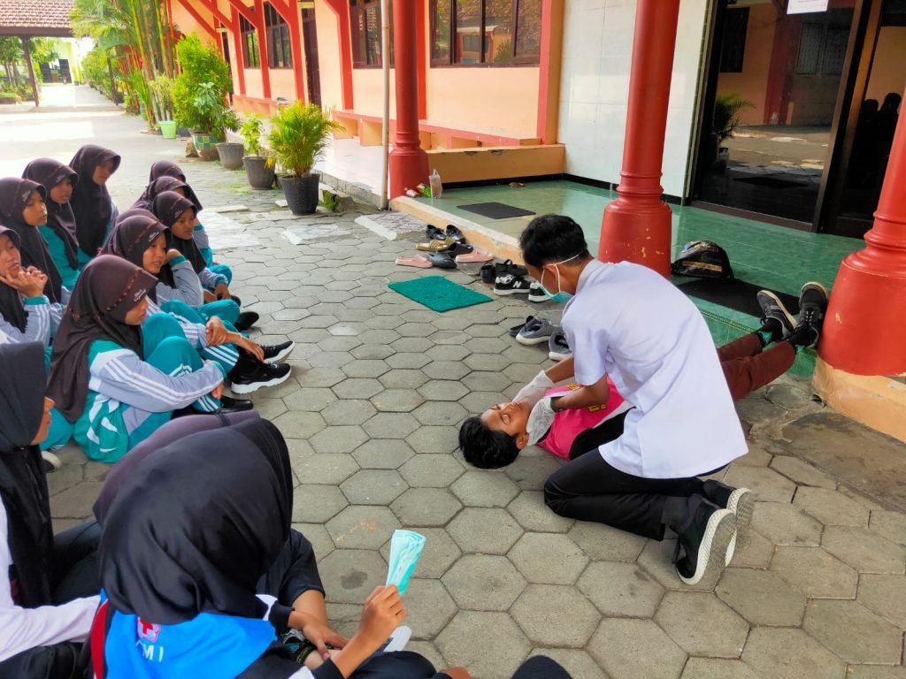 Siaga, Tanggap, Peduli: Peran PMR dalam Meningkatkan Kesadaran Kesehatan di Madrasah