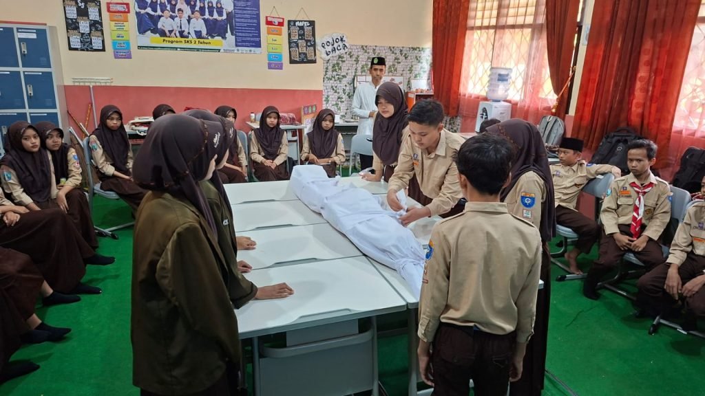 Siswa Kelas 9 Laksanakan Ujian Praktik Keagamaan: Merawat dan Menyalatkan Jenazah