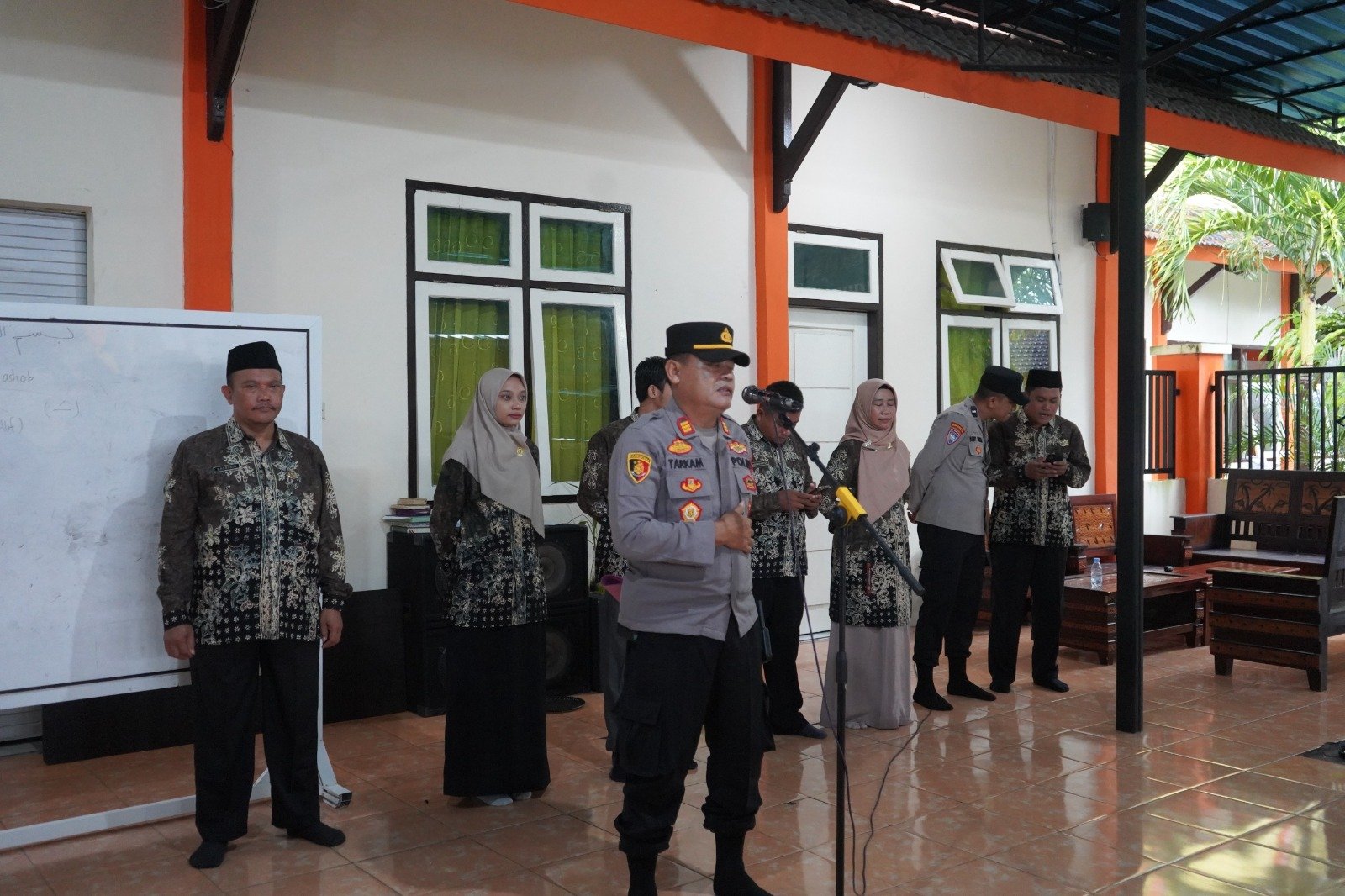 Siswa MAN 3 Banyuwangi Ikuti Pembinaan dari Polsek Srono