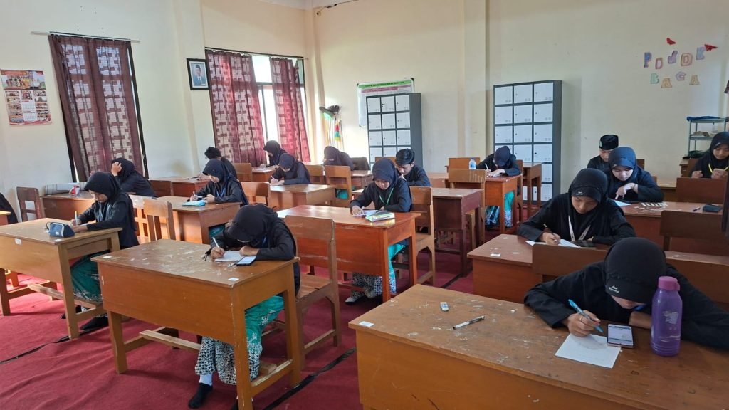 Ujian Hari Ketiga: Matematika & Fikih Bikin Otak Fokus, Hati Tenang